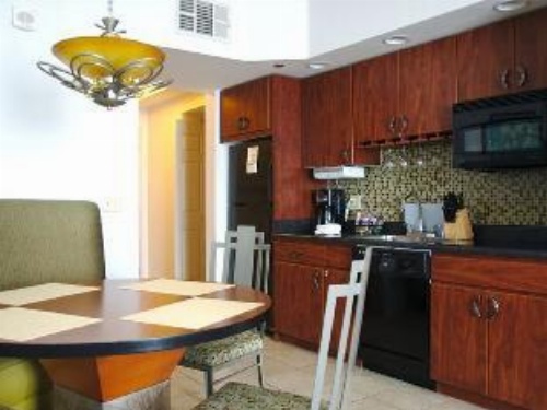 Club 36 Resort by ResortShare image 10